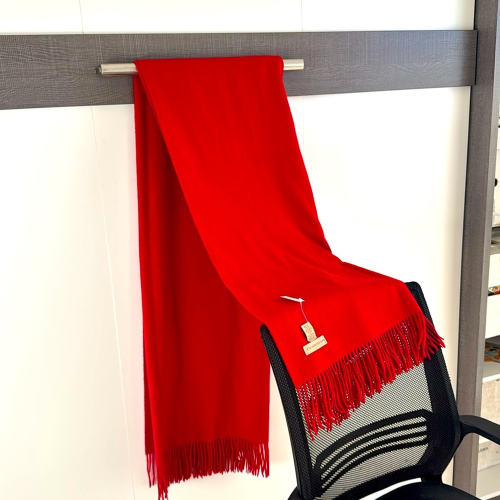 Full-size 100% cashmere  woman’s scarf 
Beautiful